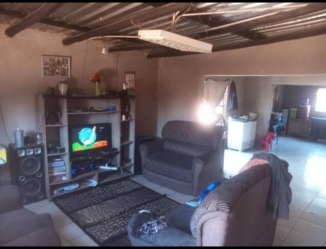 2 BEDROOM HOUSE FOR SALE IN MABOPANE UNIT B